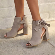 Botki peep toe z kokardą i słupkiem
