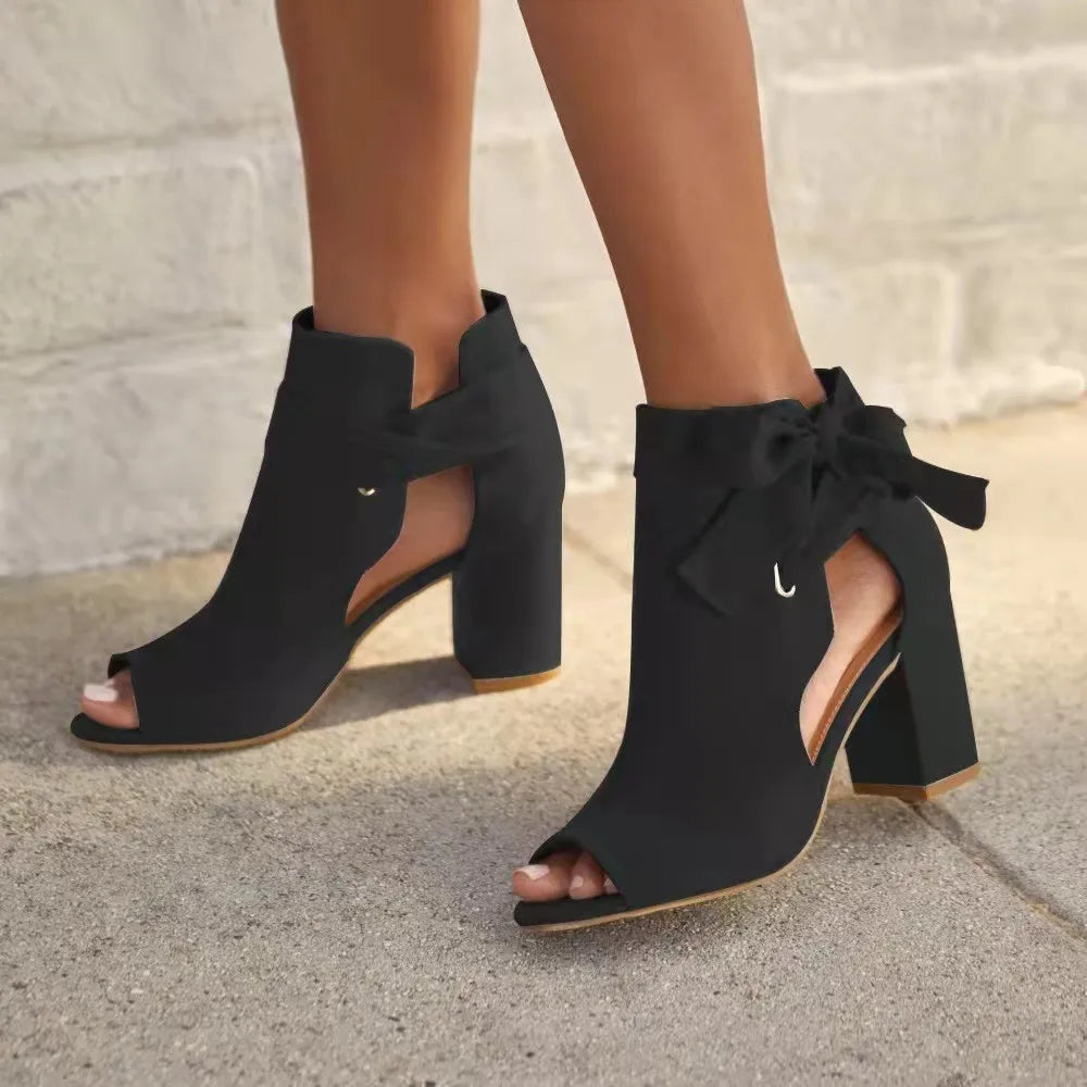 Botki peep toe z kokardą i słupkiem