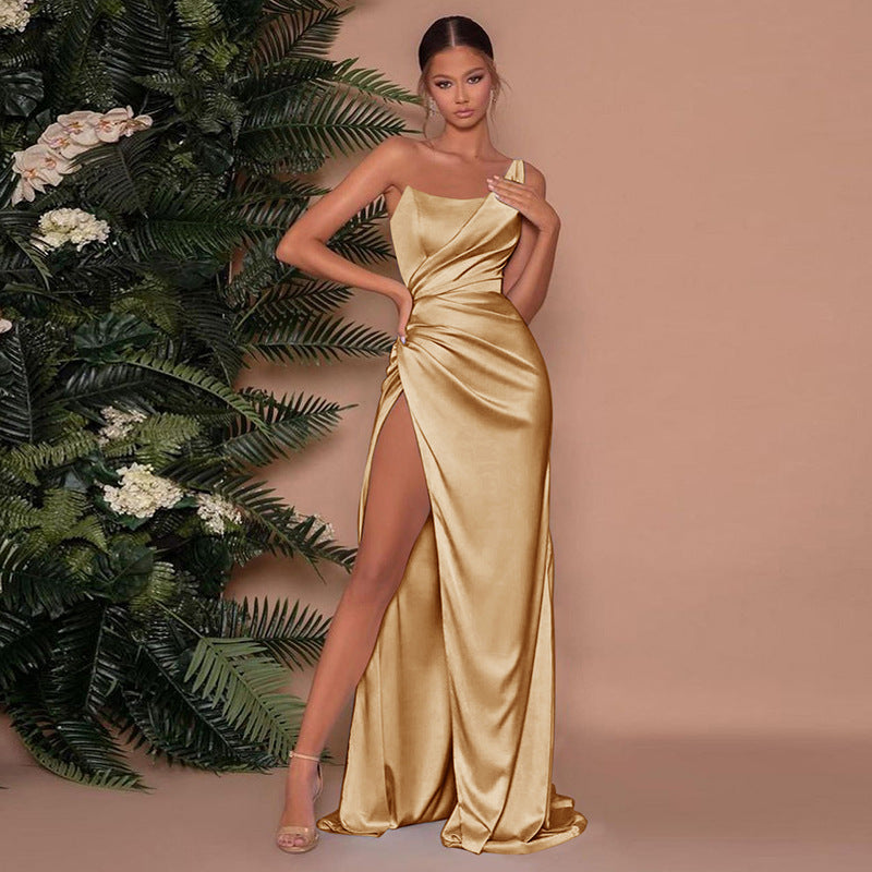 Robe de soirée maxi satinée avec fente haute et une épaule pour femmes