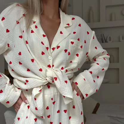 Zachte Pyjama Set Dames Tweedelig Met Hartjesprint En Knoopsluiting