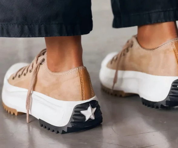 Modne damskie sneakersy na platformie ze sznurowadłami i grubą podeszwą