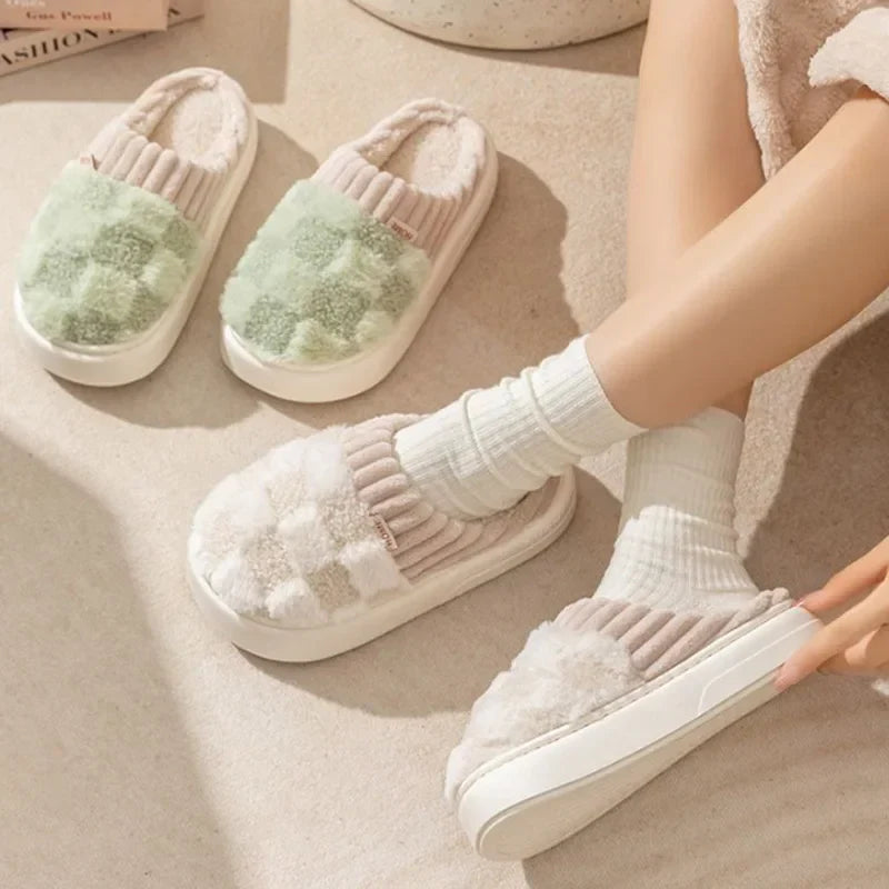 Warm Slippers with Checkered Pattern for Women