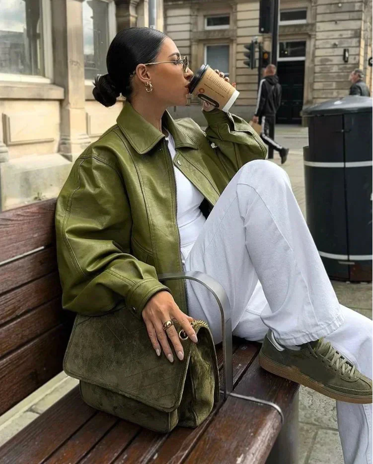 Trendy Oversized Groen Leren Jas voor Dames Met Relaxte Pasvorm