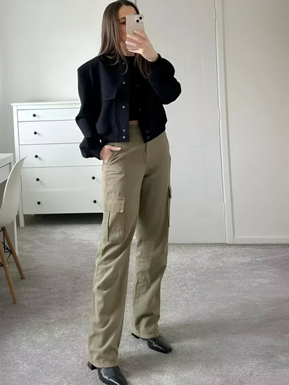 Dames Cropped Bomberjack Met Knoopsluiting Klepzakken En Geribde Boorden
