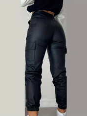 Pantalon cargo taille haute tendance pour femmes avec effet cuir et bande élastique