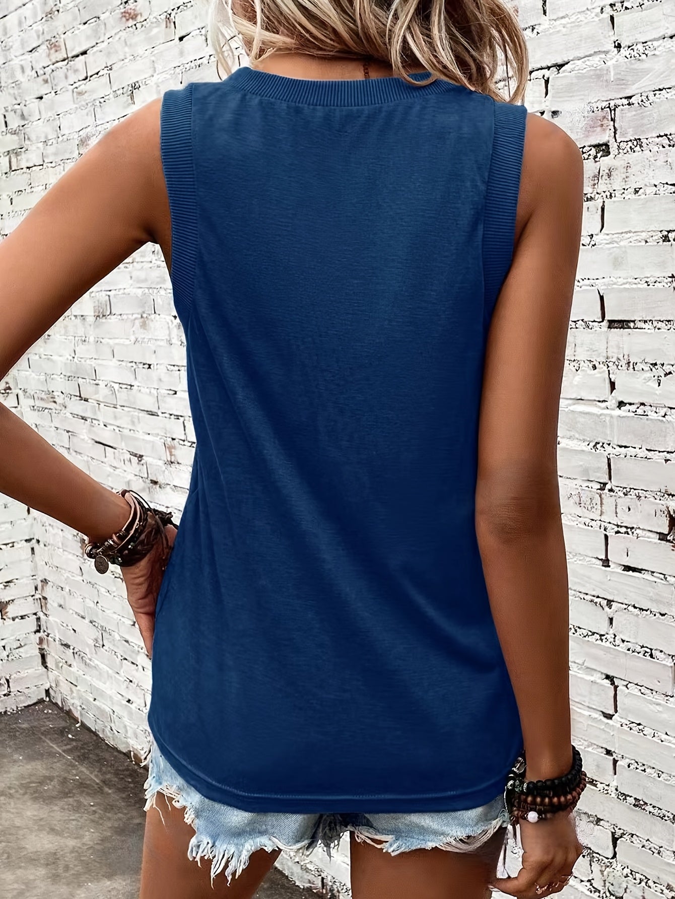 Chic Sleeveless Women's Tank Top with V-Neck