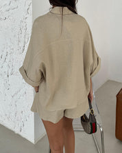 Lola-Rose - Tweedelige set met losvallende blouse en korte broek