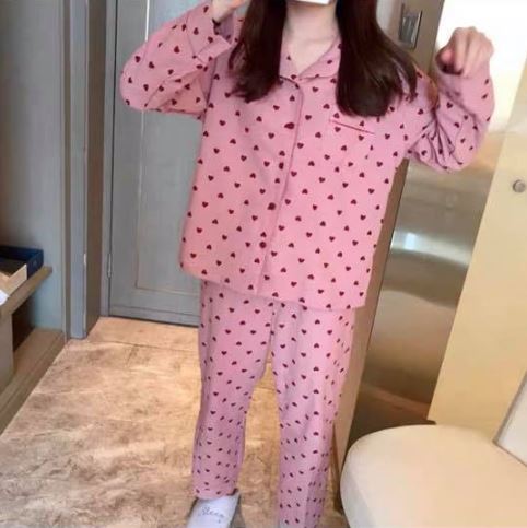 Zachte Pyjama Set Dames Tweedelig Met Hartjesprint En Knoopsluiting