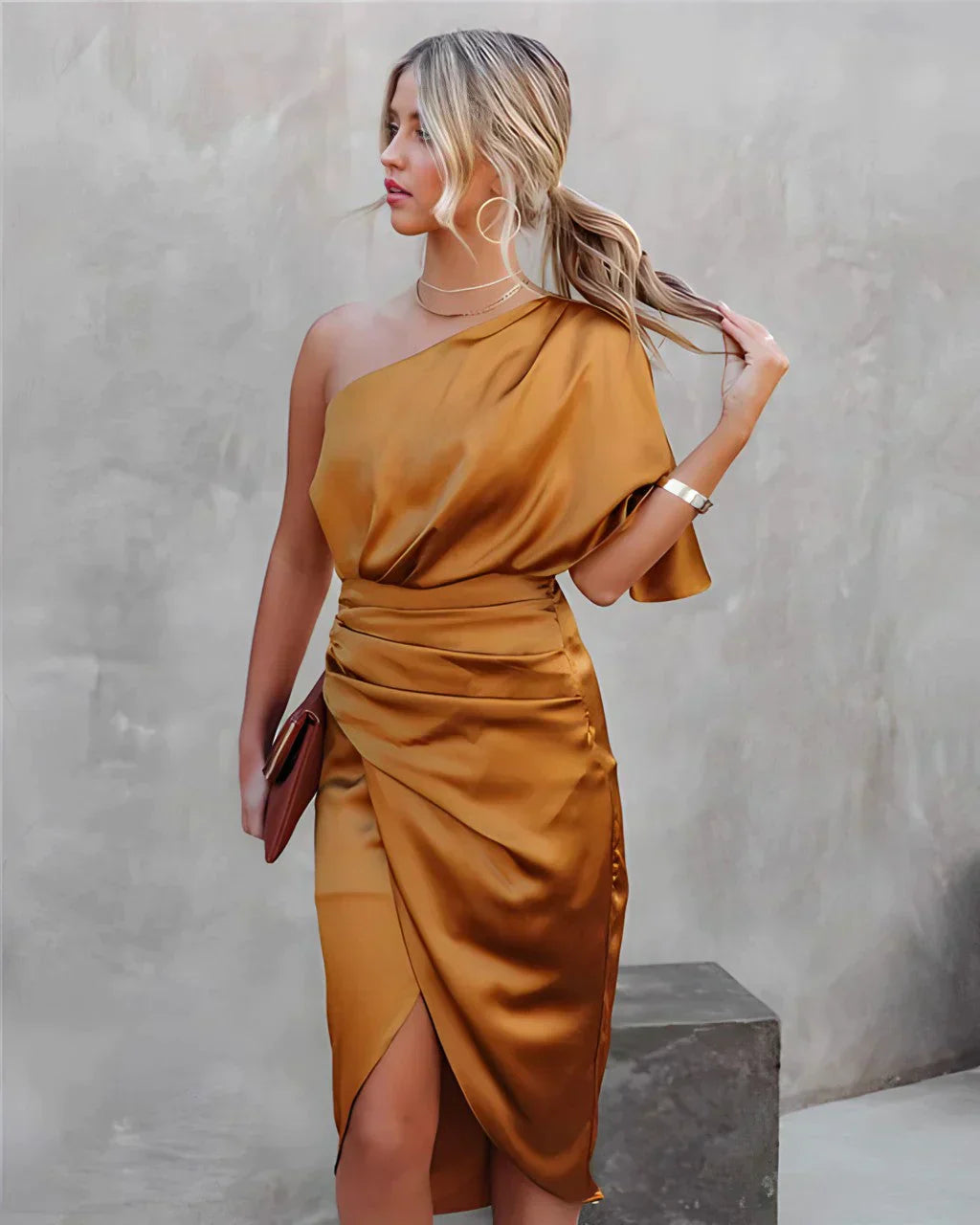 Cocktailjurk Met One Shoulder En Gedrapeerde Midi Rok