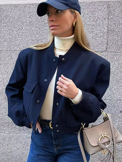 Dames Cropped Bomberjack Met Knoopsluiting Klepzakken En Geribde Boorden