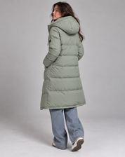 Manteau d'hiver long matelassé avec capuche et doublure en fourrure pour femmes