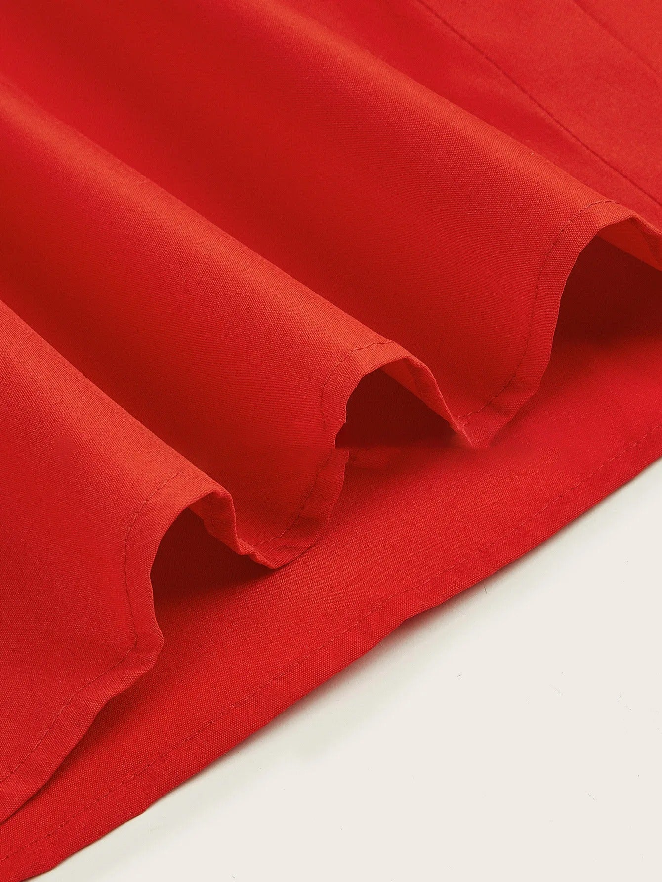 Elegancka damska sukienka koszulowa z długimi rękawami i luźnym krojem