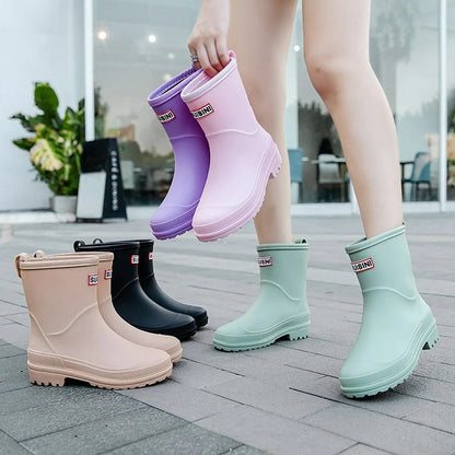 Trendy Waterdichte Halfhoge Regenlaarzen Met Antislip Zool Voor Vrouwen