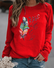 Sweatshirt Drinna hivernal pour femme avec détails plume, coupe confortable et doublure douce adaptée aux journées froides.
