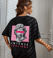 Stylowy oversize'owy damski T-shirt z artystycznym nadrukiem