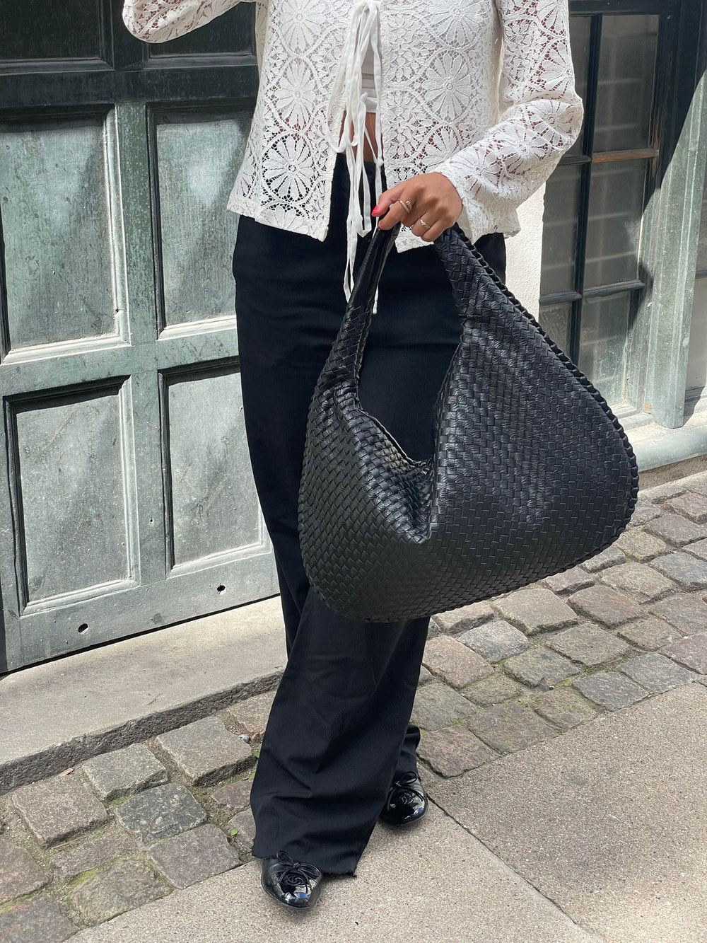 Trendy Women's Braided Handbag with Spacious Stylish Design