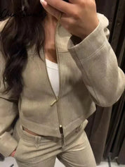 Ensemble deux pièces stylé pour femmes avec veste courte zippée et pantalon large