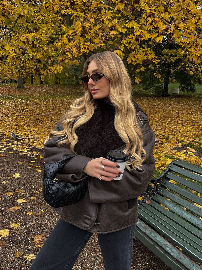 Bruine Oversized Leren Winterjas Dames met Teddyvoering en Knoopsluiting
