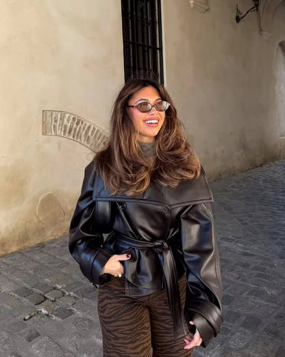 Dames Lerenjas Kort Model met Brede Reverskraag en Tailleriem