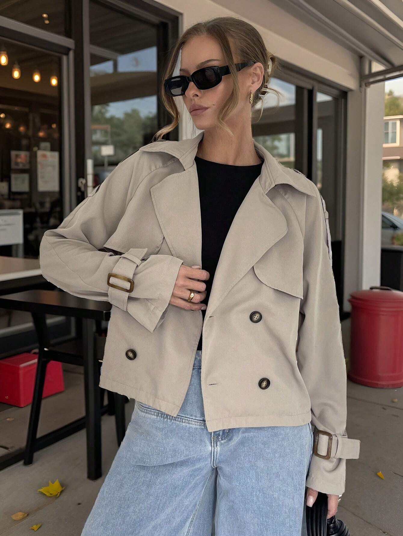 Beige Trenchcoat Dames Kort Klassiek met Ceintuur en Knoopsluiting