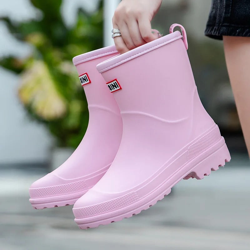 Trendy Waterdichte Halfhoge Regenlaarzen Met Antislip Zool Voor Vrouwen