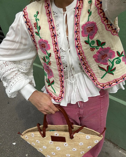 Mirthe- Wildflower Gilet met geborduurde bloemen