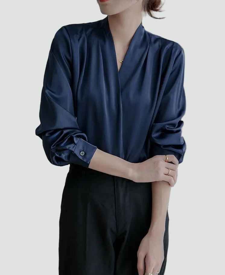 Lola - Satijnen blouse met elegante uitstraling