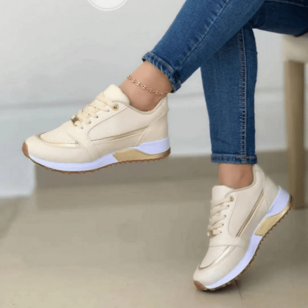 Wygodne damskie sneakersy z sznurowadłami i grubą podeszwą